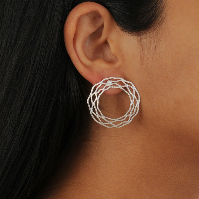 Arete Nido Grande Plateado Modelo Alas del Alma