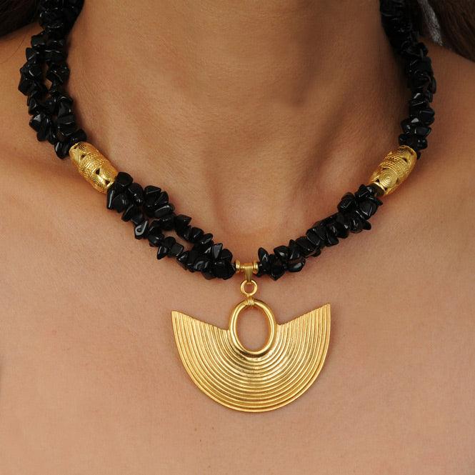 Collar chips cristal negro y nariguera lisa Sinú - Blumart