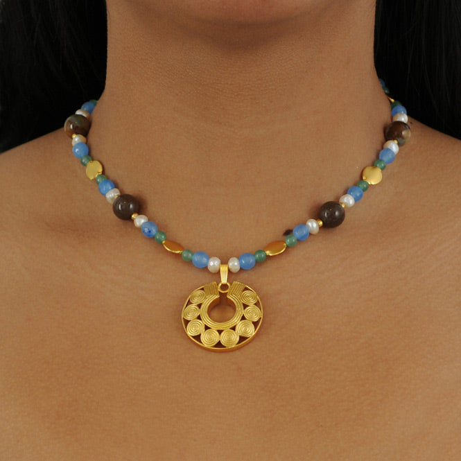 Collar semipreciosa ágata azul y Dije mediano nariguera de círculos Quimbaya