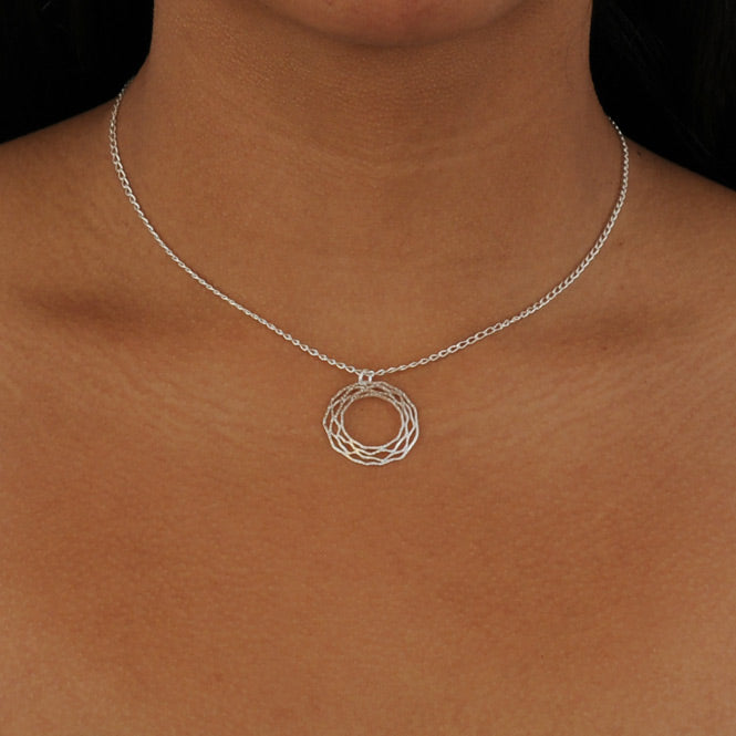 Cadena Nido Plateado Modelo Alas del Alma