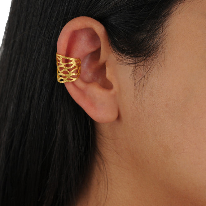 Ear Cuff Nido Dorado Modelo Alas del Alma