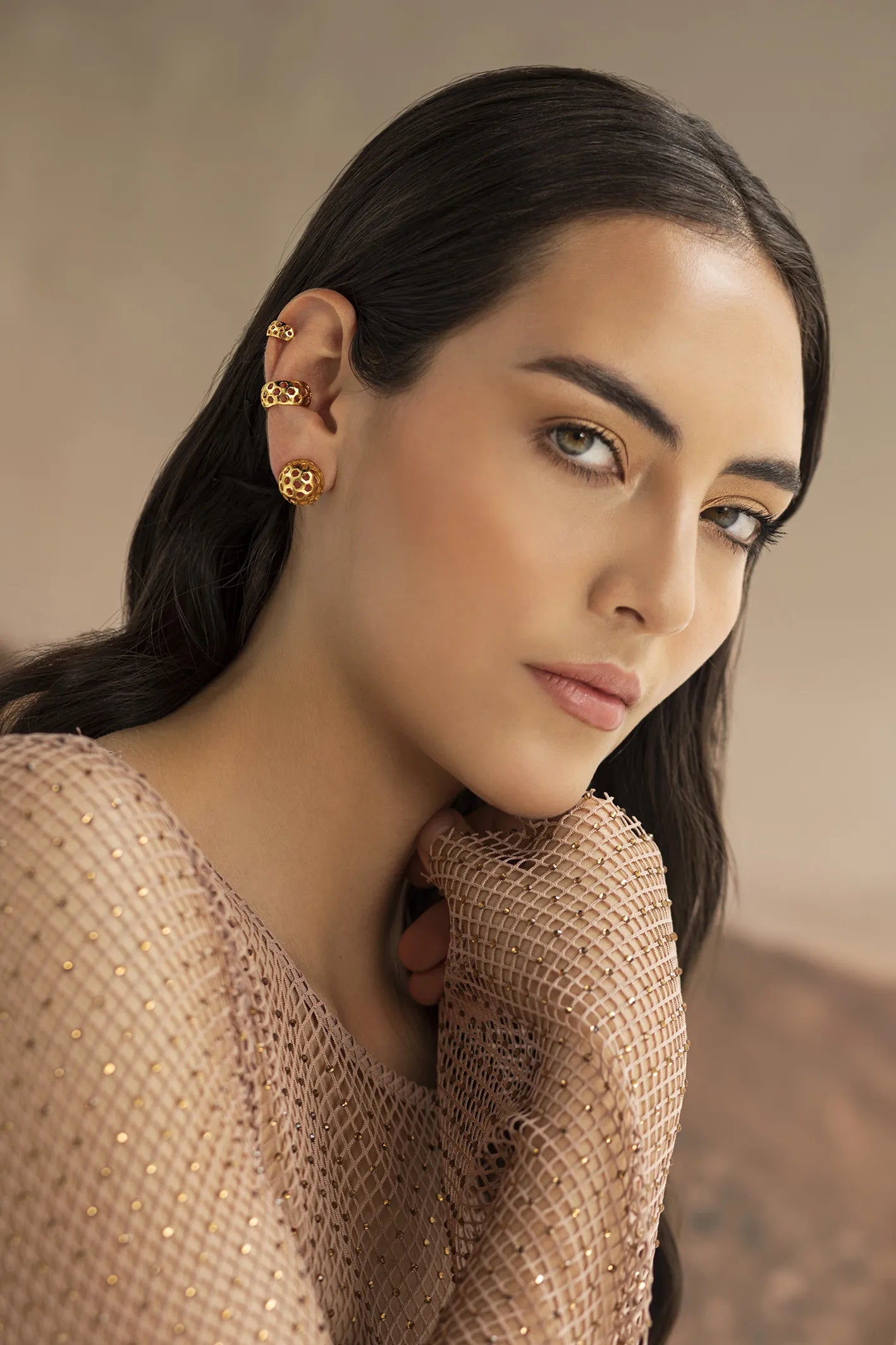 Ear cuff dorado panal Vuelo de Vida