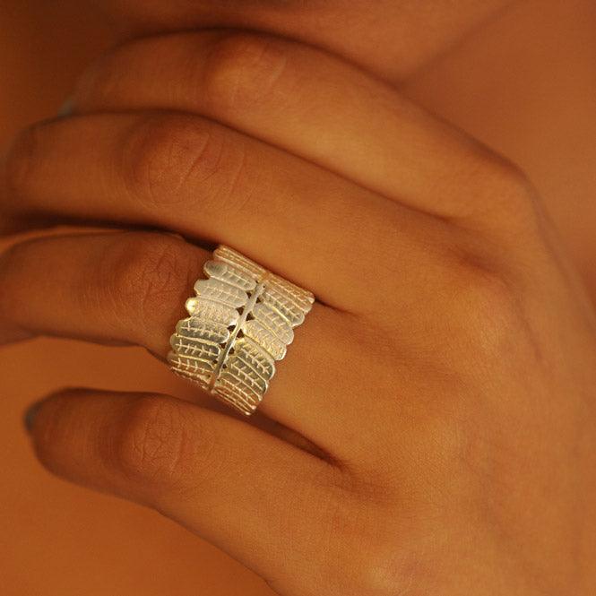 Anillo hoja Dividivi, Brillo Guajiro - Blumart