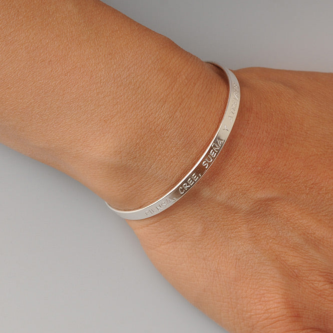 Brazalete plateado Piensa, cree, sueña y atrévete