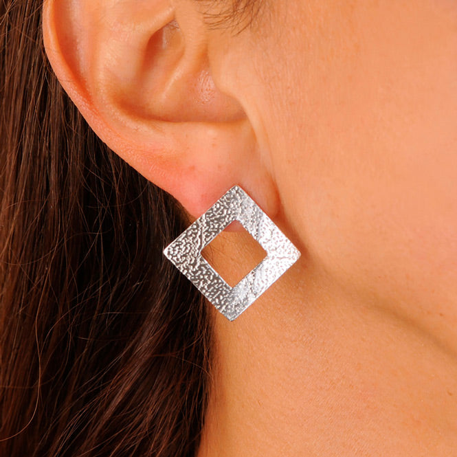 Arete topo Tokio plateado