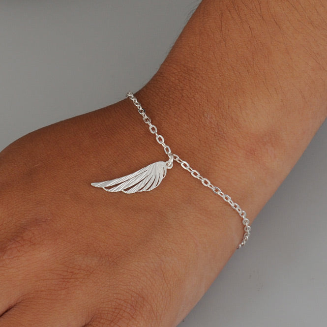 Pulsera Plateada Modelo Alas del Alma