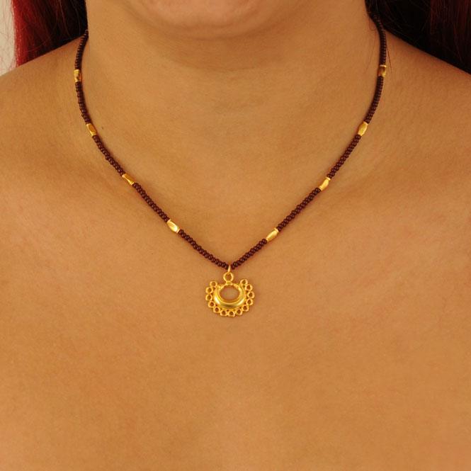Collar cristal checo mini café y dije nariguera de trece aros Tairona - Blumart