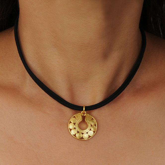 Collar Choker Negro y Dije Pequeño Nariguera de Círculos Quimbaya - Blumart
