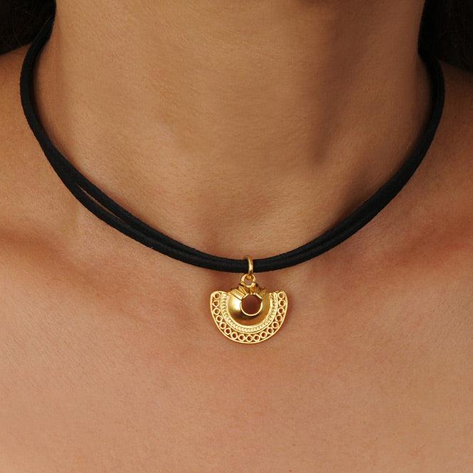Collar Choker Negro y Dije Pequeño Nariguera Semilunar Tairona - Blumart