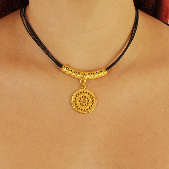 Collar Cuero 4 Vueltas y Dije Pequeño Pectoral Solar Muisca - Blumart