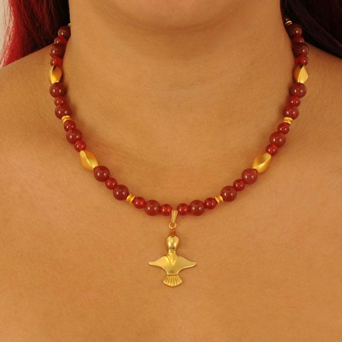 Collar semipreciosa cornalina y dije ave en vuelo Tolima - Blumart