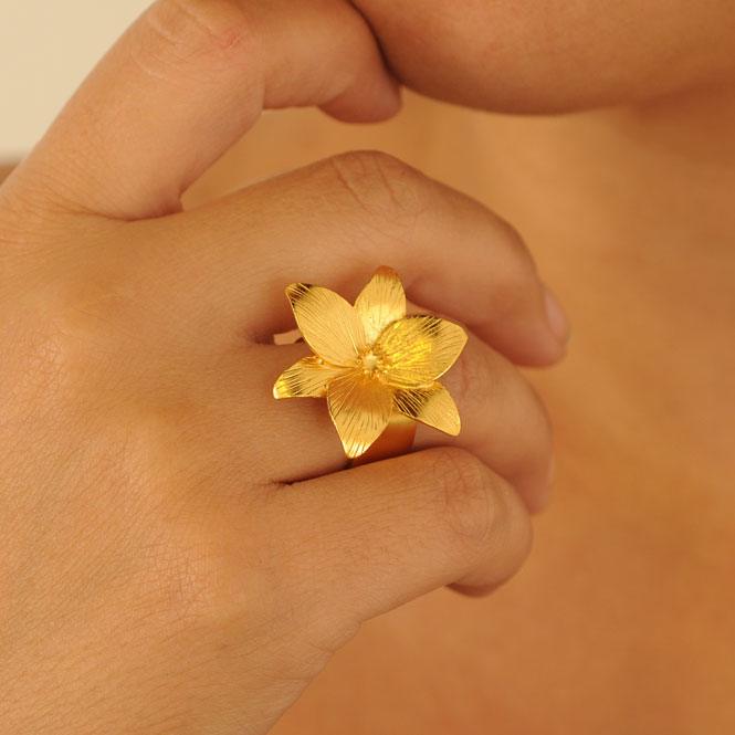 Anillo lirio Vuelo de Vida dorado - Blumart