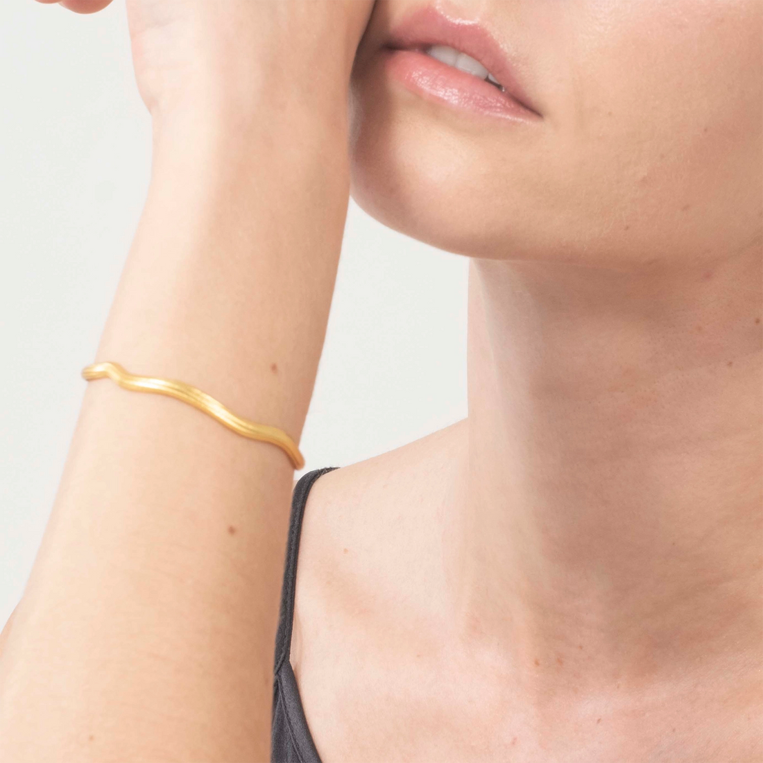 Brazalete rastro dorado