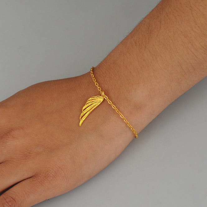 Pulsera Dorada Modelo Alas del Alma
