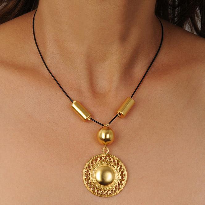 Collar Cuero Negro y Dije Mediano Pectoral de Círculos Muisca - Blumart