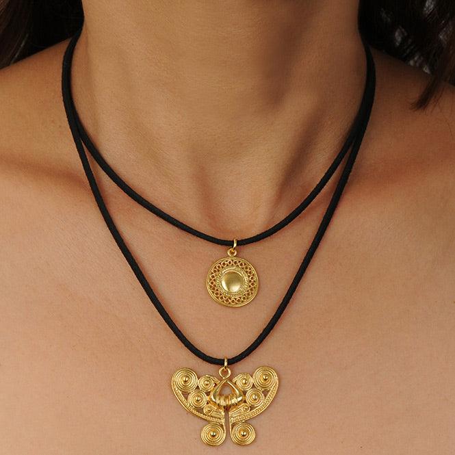 Collar Cuero doble con Dijes Pectoral de Círculos Muisca y Nariguera Mariposa Tairona