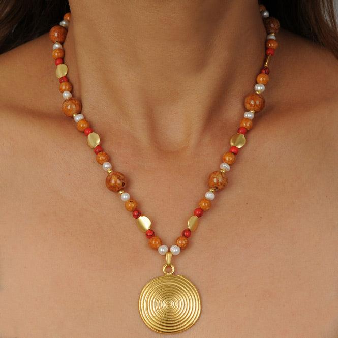 Collar Piedra Semipreciosa Fossil Marrón, Fossil Rojo, Perla y Dije Mediano Pectoral Quimbaya - Blumart