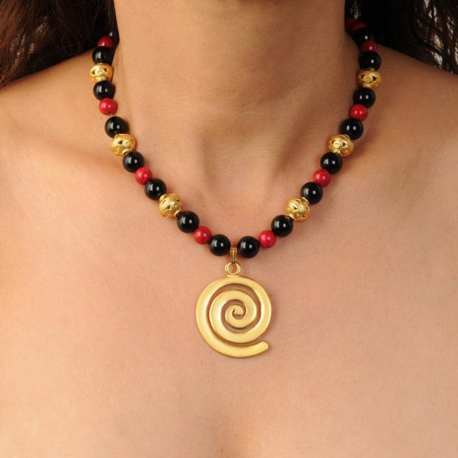 Collar Piedra Semipreciosa Onix y Fossil Rojo y Dije Grande Espiral Quimbaya - Blumart