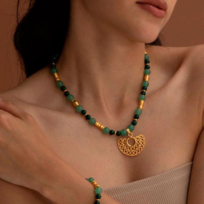 Collar semipreciosa aventurina, fossil verde y dije nariguera filigrana doble Sinú - Blumart