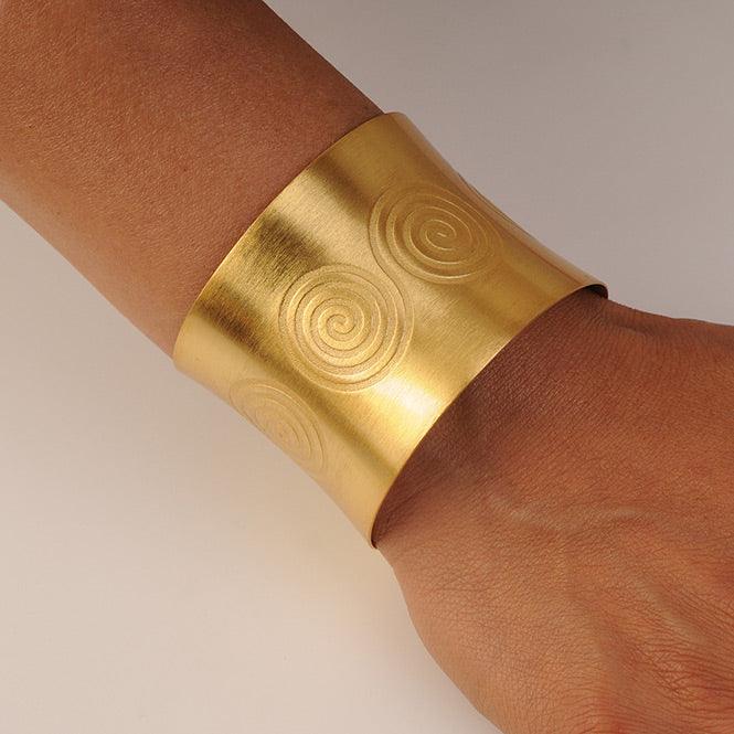 Brazalete de Aro Pictograma Espiral Doble. Convexo - Blumart