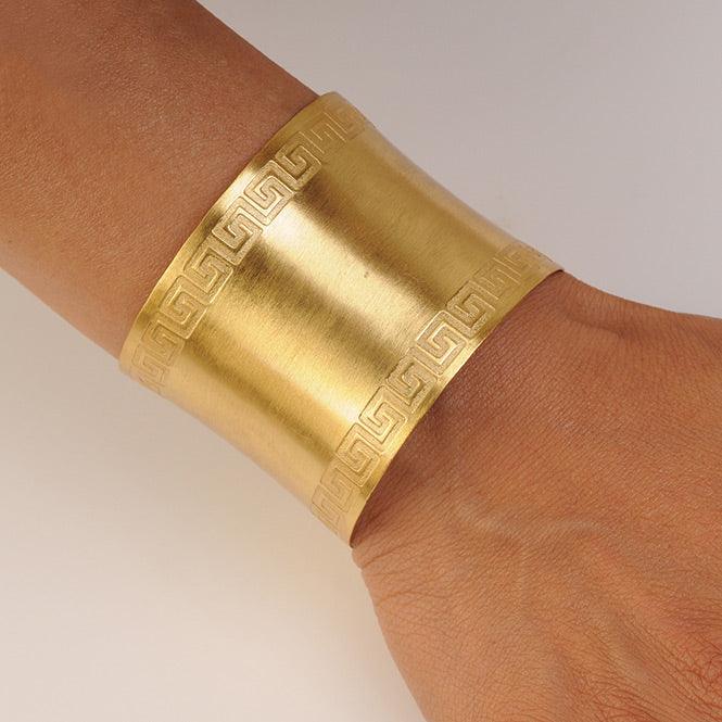 Brazalete de Aro Liso con Borde Decoración Precolombina. Convexo - Blumart