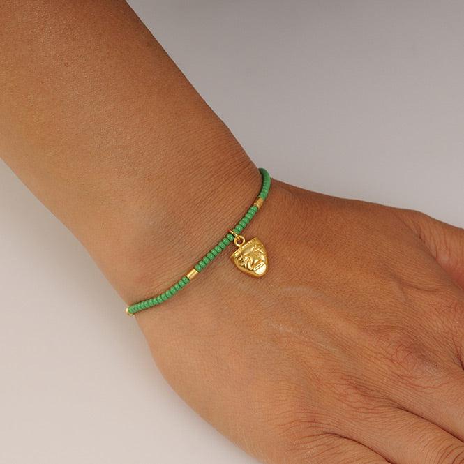 Pulsera Cristal Checo Mini Verde y Dije Mini Cara Humanoide Quimbaya