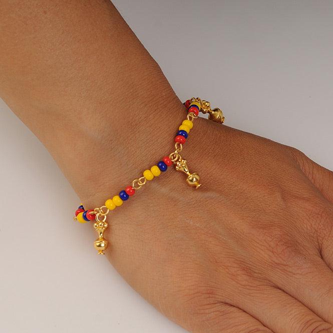 Pulsera Colombia en Chaquira Checa y 3 Dijes Mini Poporo Quimbaya - Blumart